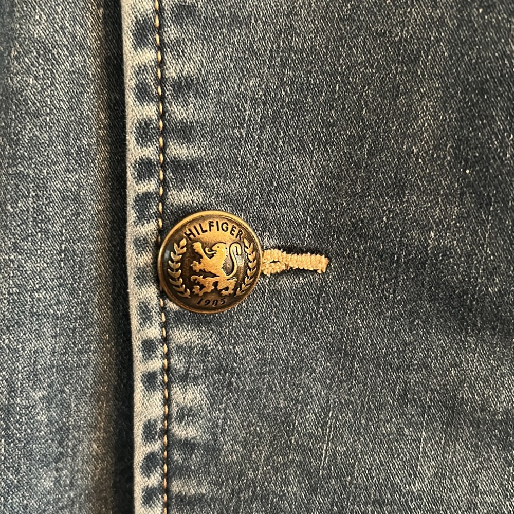 Tommy Hilfiger jean jacket size XXL has stretch with a bit of a flair at bottom - Picture 5 of 13